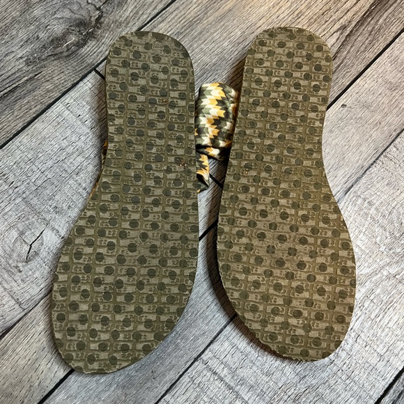 Sanuk soft strap sandals, size 8 - Picture 2 of 2